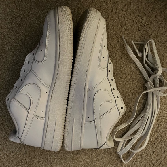 Nike Youth Air Forces Used 5.5 - Picture 2 of 5